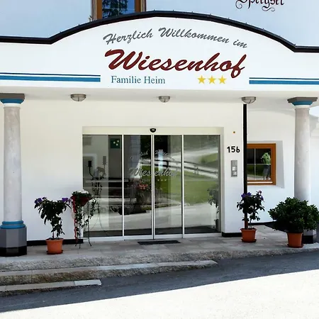 Pension*** Wiesenhof ホテル